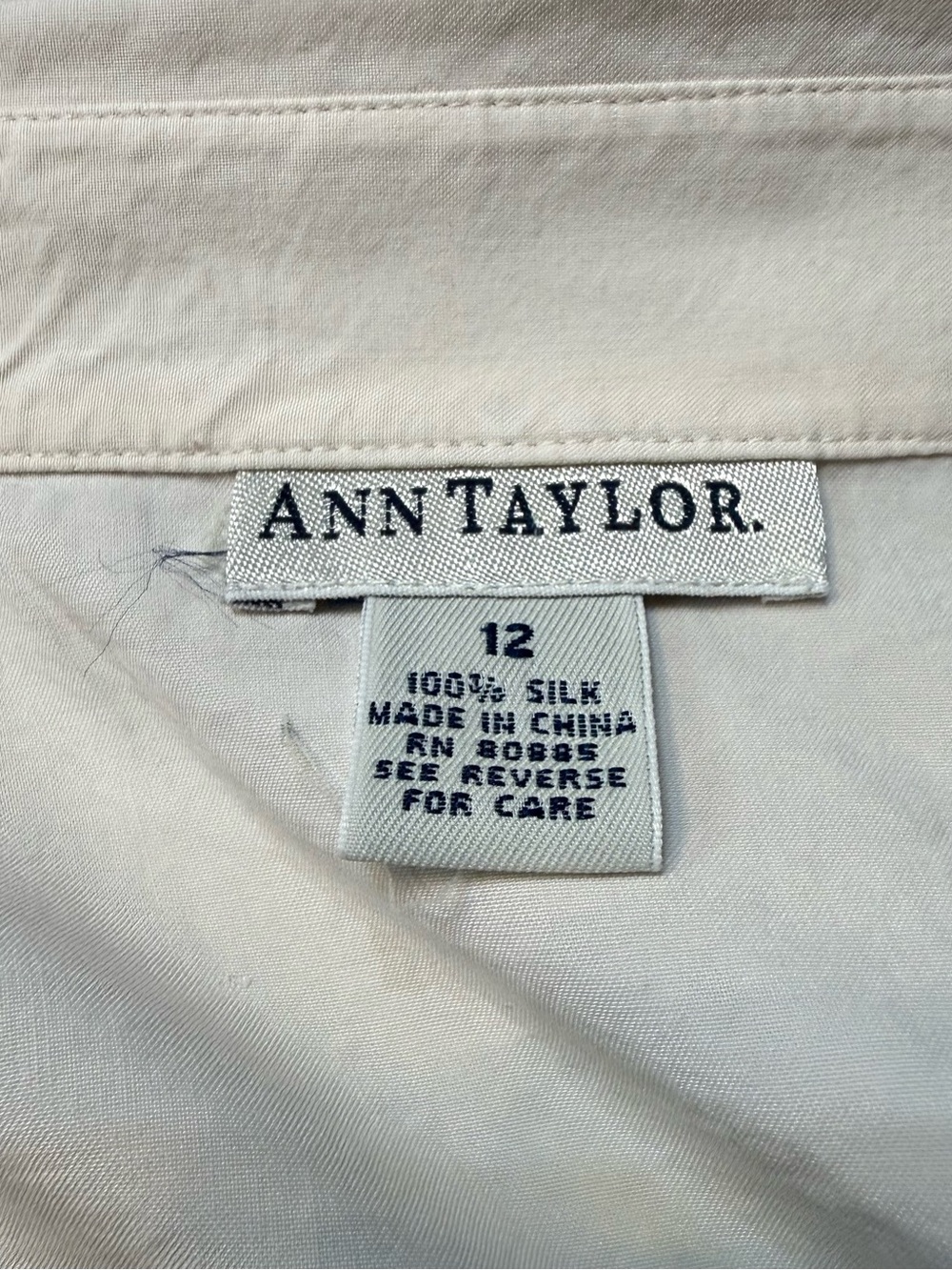 Ann‎ Taylor 100% Silk Button Down Blouse Cream Minimalist Long Sleeve Size 12 - Picture 8 of 9